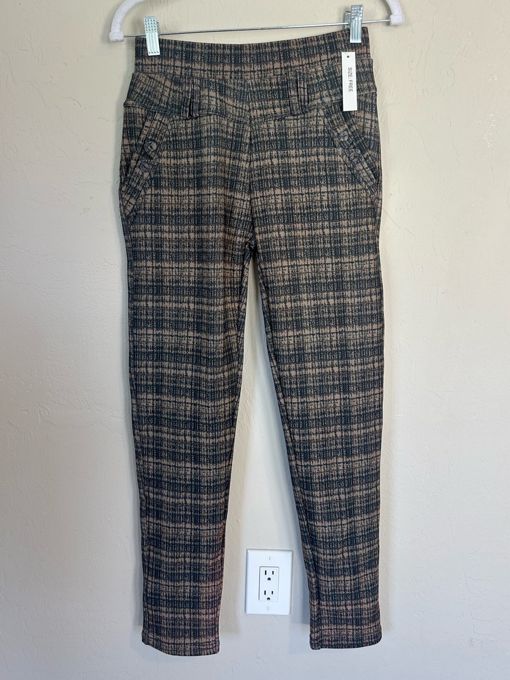 Women’s Dark Brown Plaid Pants (1683)